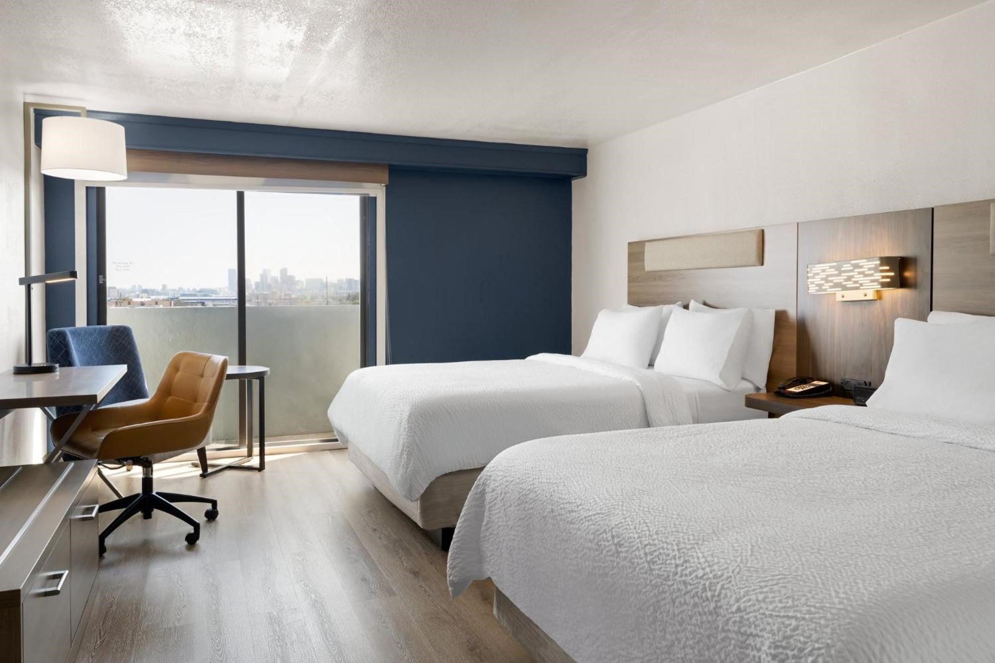 Holiday Inn Express Denver – Free Breakfast & Pet-Friendly Hotel