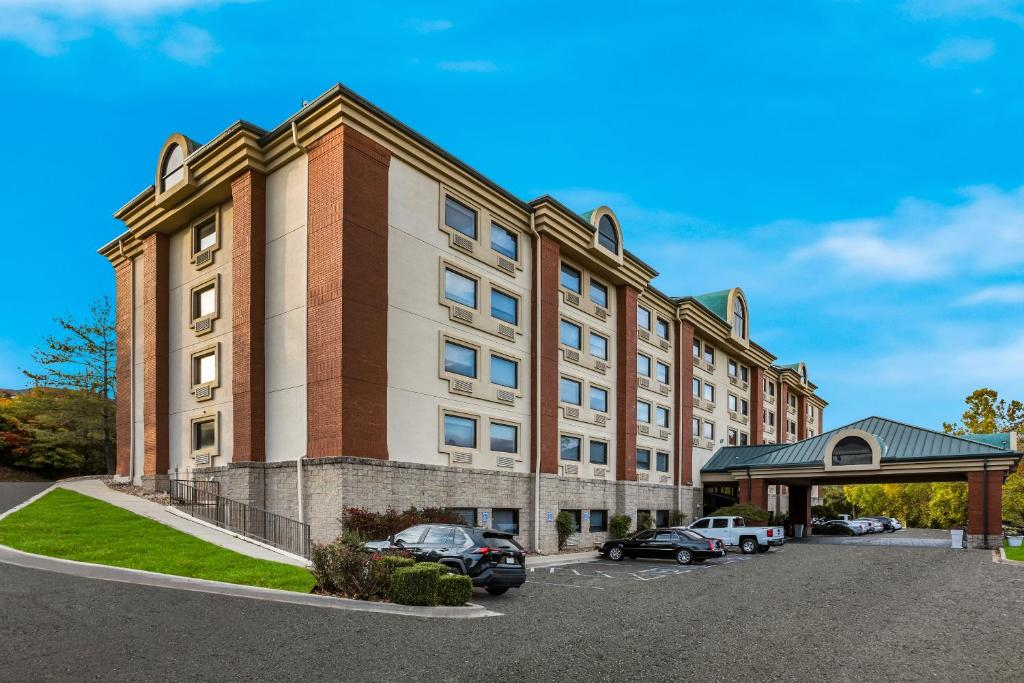 Holiday Inn Express Branson-Green Mountain Drive in Branson, Missouri.
