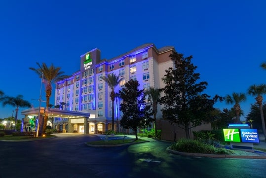 Holiday Inn Express & Suites Orlando S Lake Buena Vista.