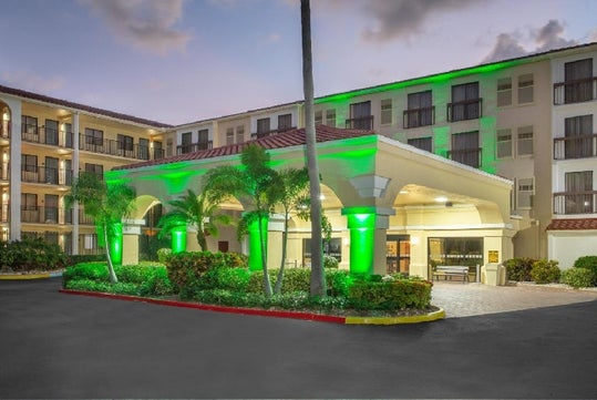 Exterior of the Holiday Inn & Suites Boca Raton North.