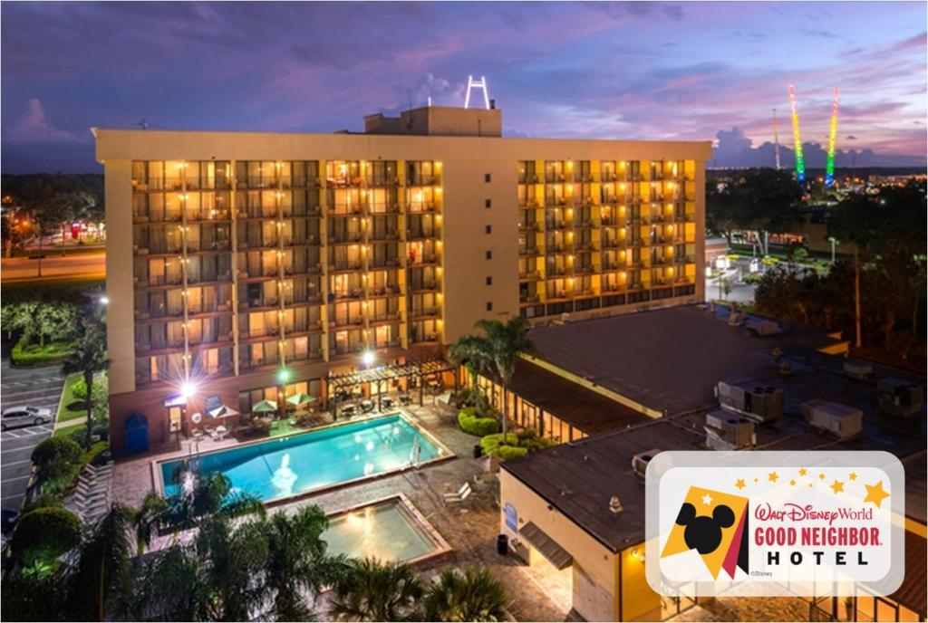 Aerial view of the hotel and the pool area at night.