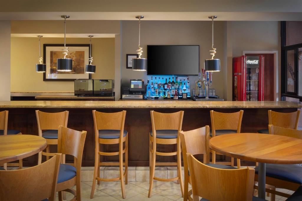 Onsite bar/lounge