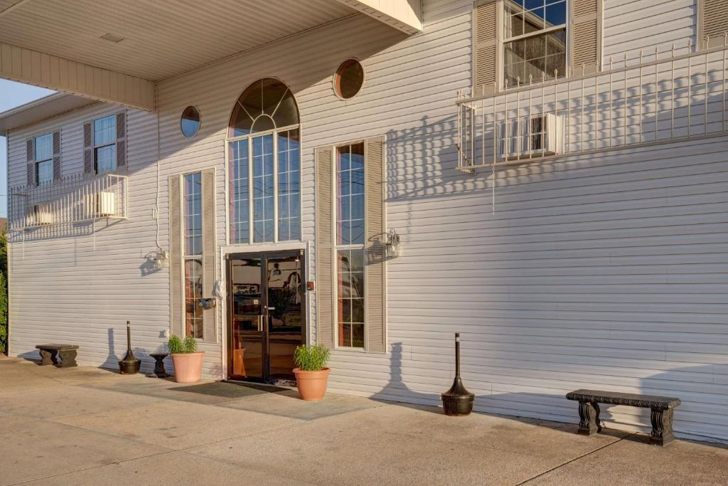 Hotel's main entrance.