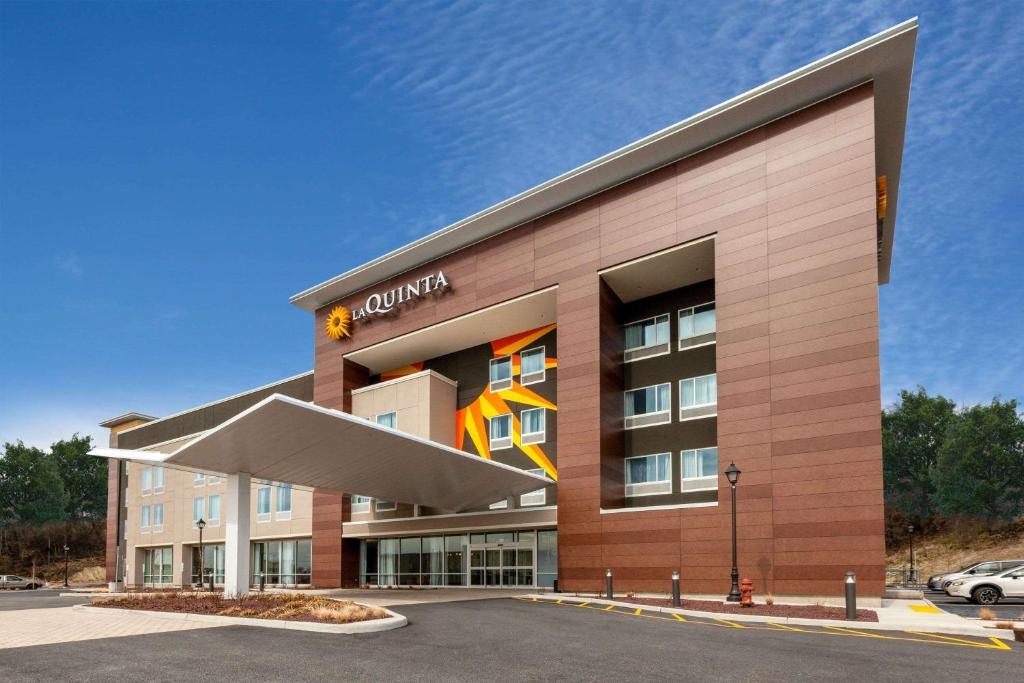 Modern design, cozy vibes, and top-notch hospitality.