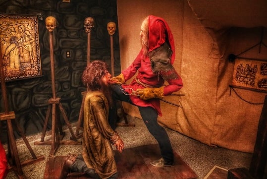 Tongue Pulling - Medieval Torture Museum Chicago