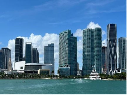 Miami Skyline Cruise of Millionaire's Homes and Biscayne Bay in Miami, Florida