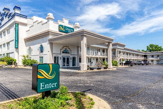 Exterior entrance - Quality Inn Branson - Hwy 76 Central in Branson, MO