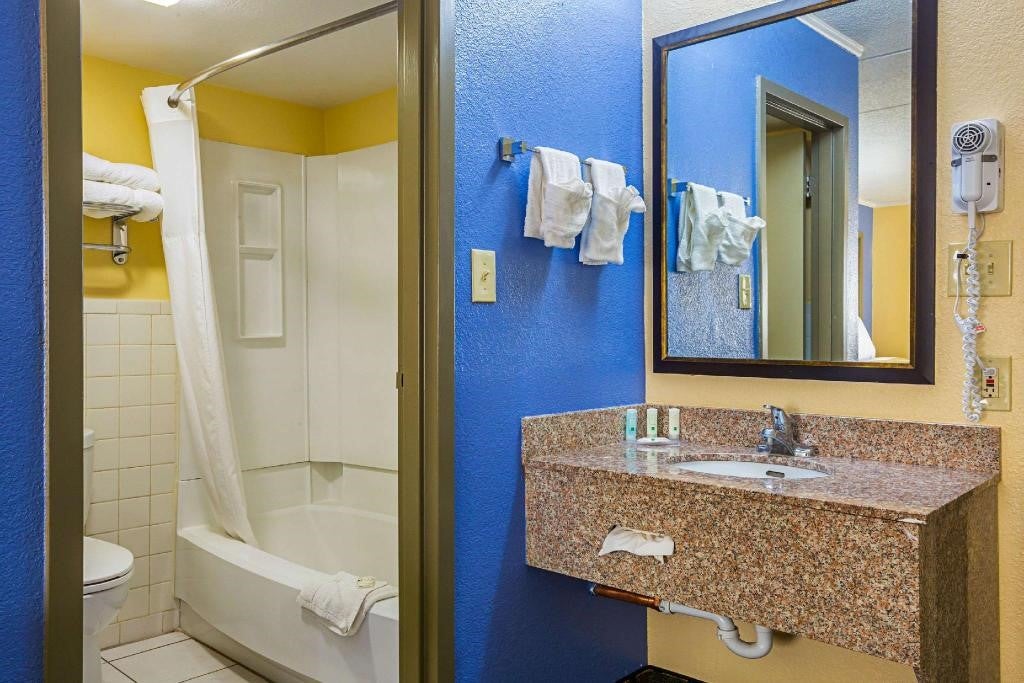 Quality Inn & Suites – Hotel Near Six Flags Over Georgia