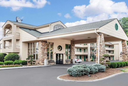 The hotel’s beautiful exterior and main entrance provide a welcoming arrival.