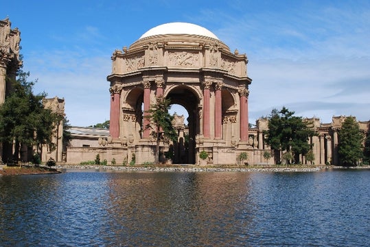 Outside the Palace of Fine Arts - San Francisco City Tour