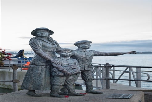 Statue of Liberty and Ellis Island Guided Tour with Babylon Tours in New York, NY