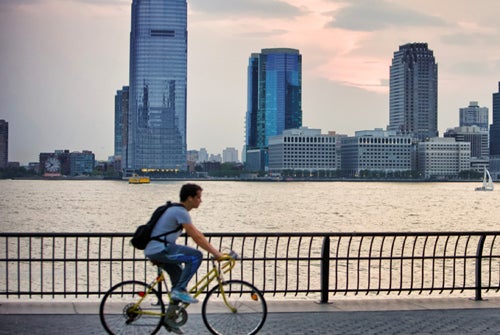 A view of the Hudson River and the magnificent Highline on The New York City Highlights Bike Tour
