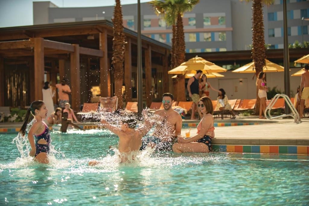 Universal's Endless Summer Resort Dockside Inn and Suites