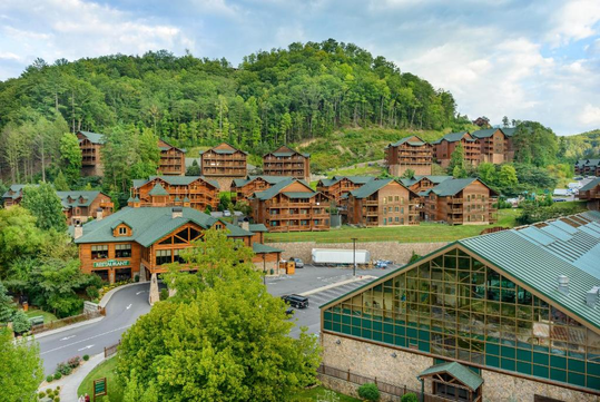 Rustic-style resort in the heart of Smoky Mountains.