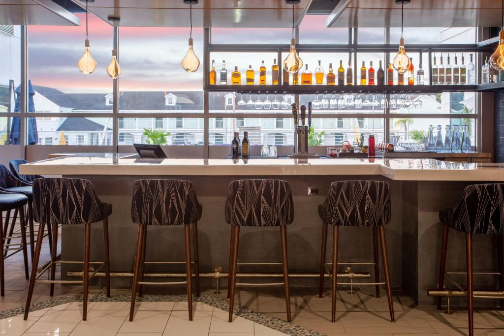 Onsite bar/lounge