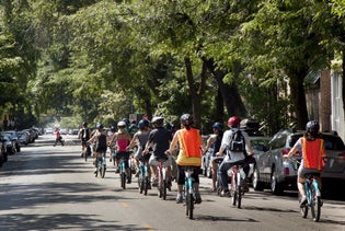 Bikes, Bites, & Brews - Chicago's Signature Dishes Bike Tour in Chicago, Illinois