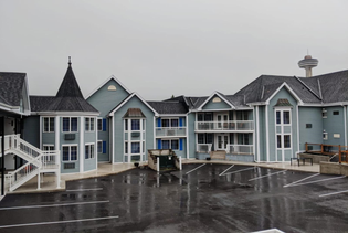 Falls Lodge & Suites in Niagara Falls, Ontario
