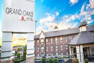 Grand Oaks Hotel in Branson, Missouri