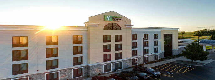 Holiday Inn Express & Suites Batavia - Darien Lake in Batavia, New York