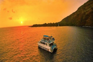 Historical Kona Dinner Cruise to Kealakekua Bay in Kailua Kona, Big Island, Hawaii