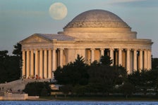 Monuments by Moonlight Night Tour in Washington, District of Columbia