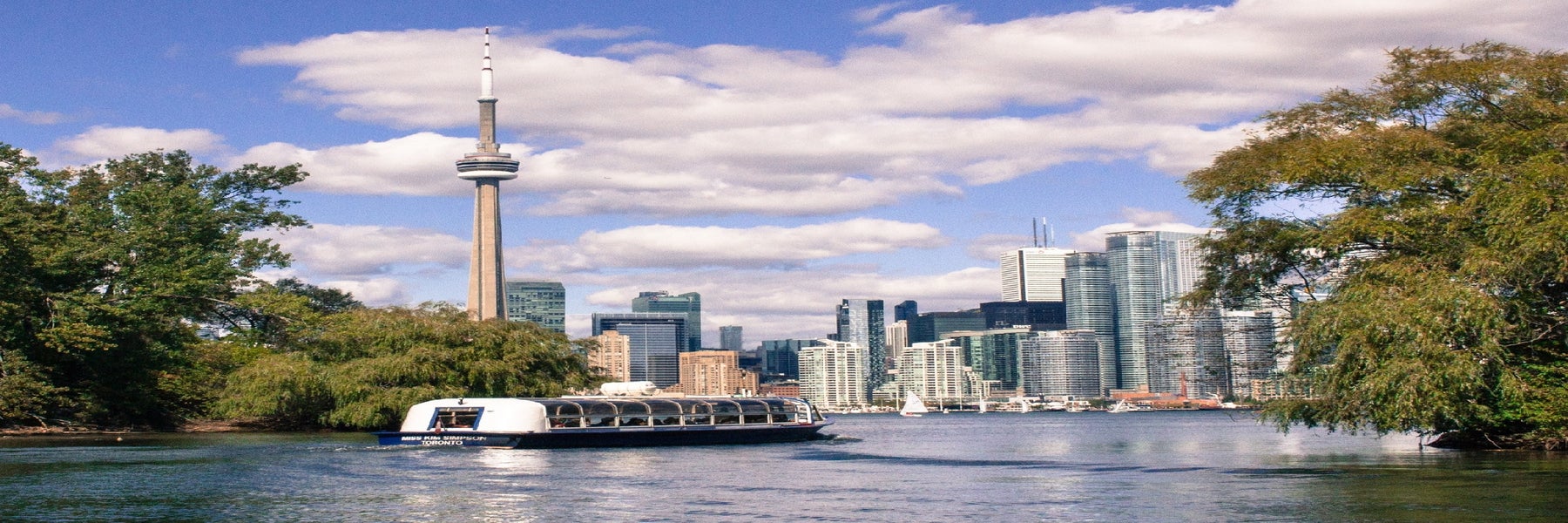 1-Hour Toronto Harbour Tour with Live Narration in Toronto, Ontario