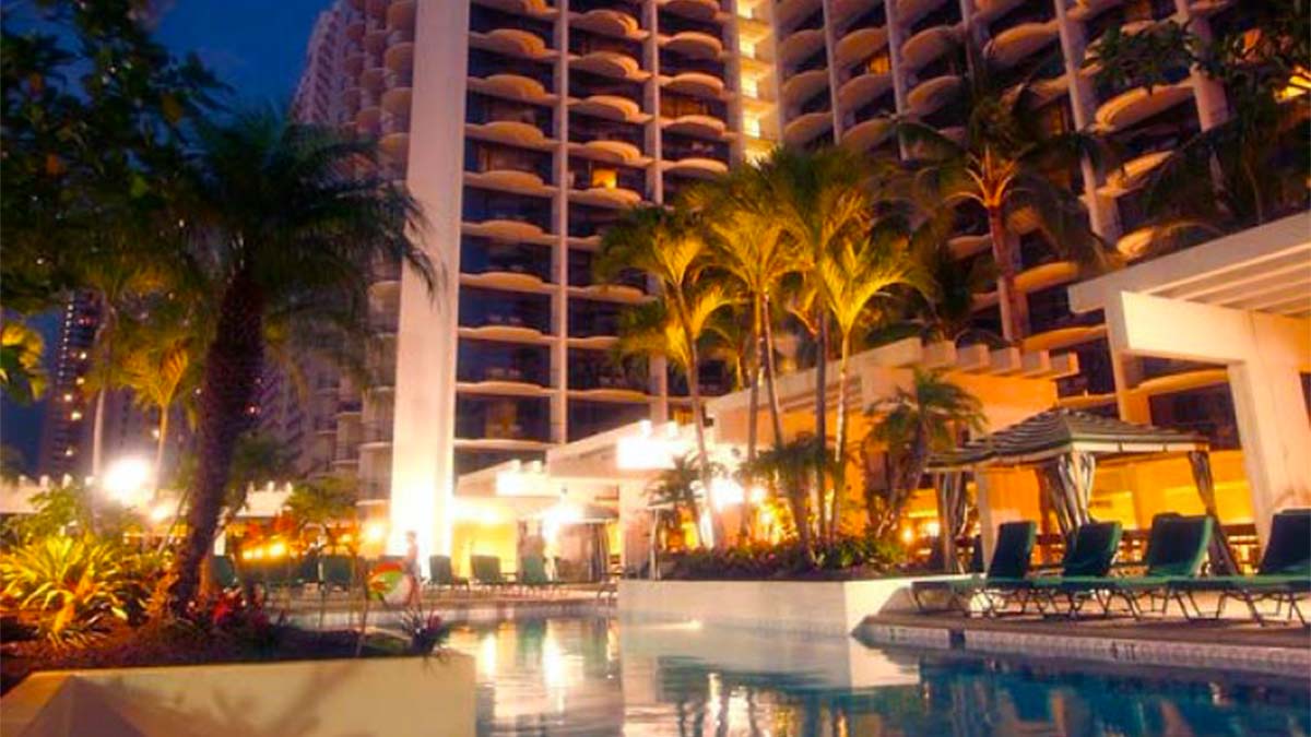 Pool view at the Waikiki Beach Marriott Resort and Spa - O'ahu, Hawaii, USA