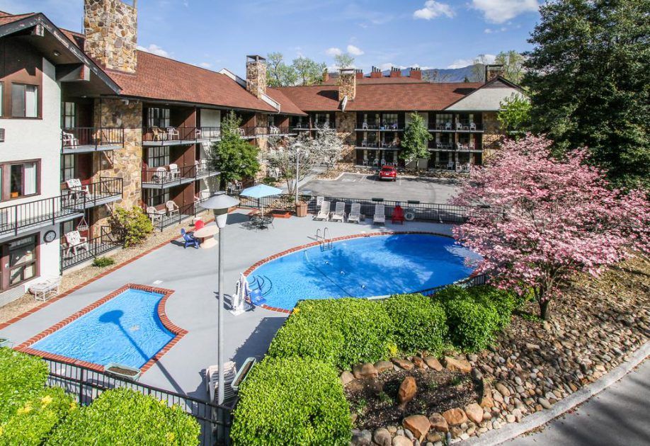 exterior view of River Edge Inn pools and hot tubs in Gatlinburg, Tennessee, USA