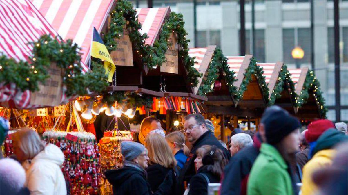 holiday shoppers at christkindlmarket