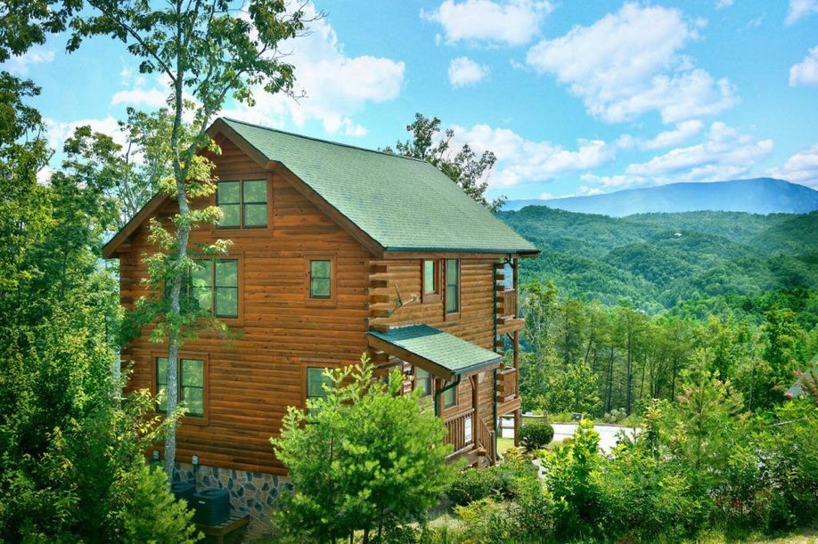 exterior view of Hearthside Cabin Rentals with Great Smoky Mountains in background in Pigeon Forge, Tennessee, USA