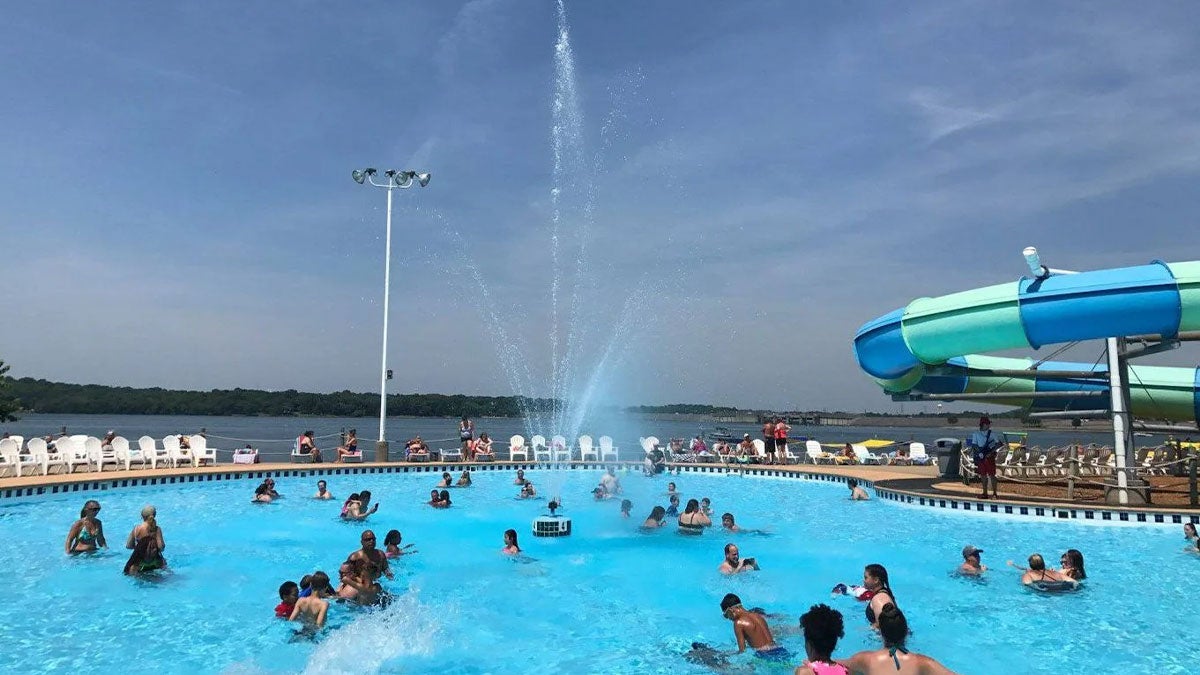 crowd of people in pool with water fountain at Nashville Shores in Nashville, Tennessee, USA