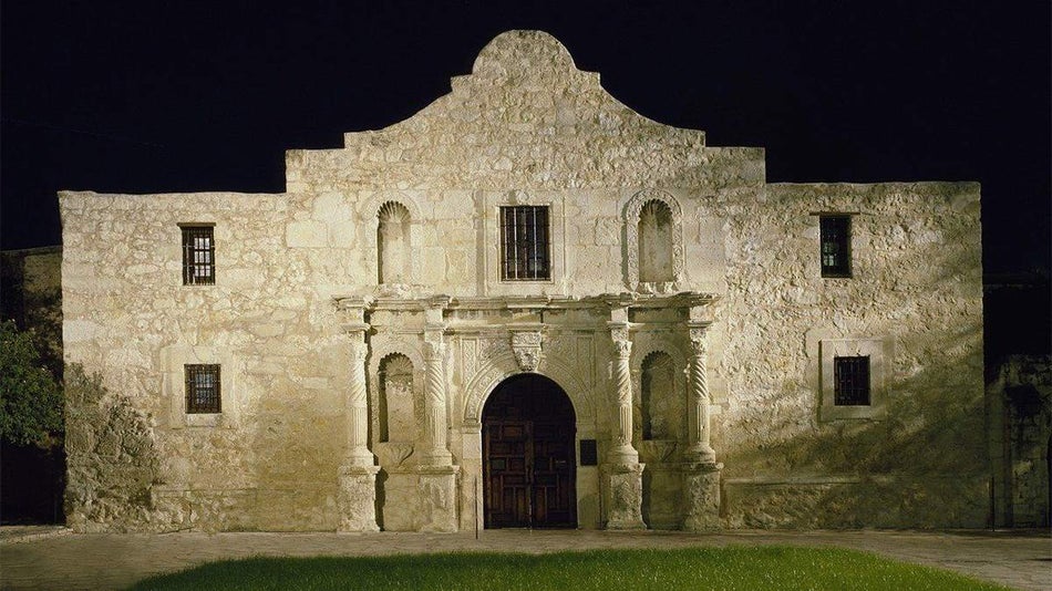 view of the alamo lit up at night in san antonio texas