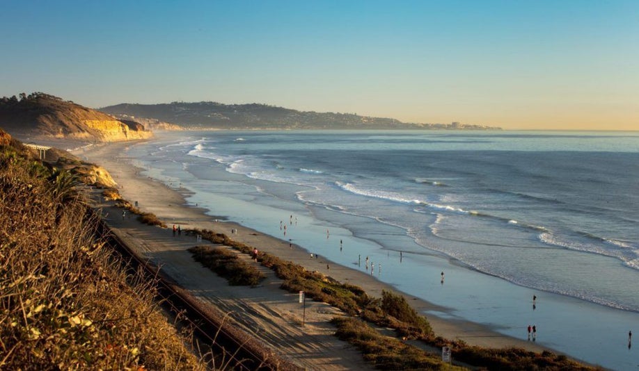 coastline in san diego with people