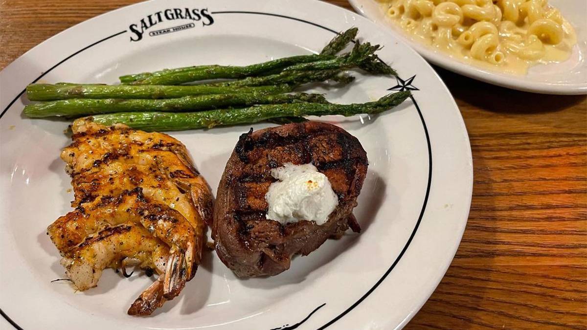 Close up photo of a surf and turf dinner with Mac and cheese and asparagus at Saltgrass Steak House in Branson, Missouri, USA