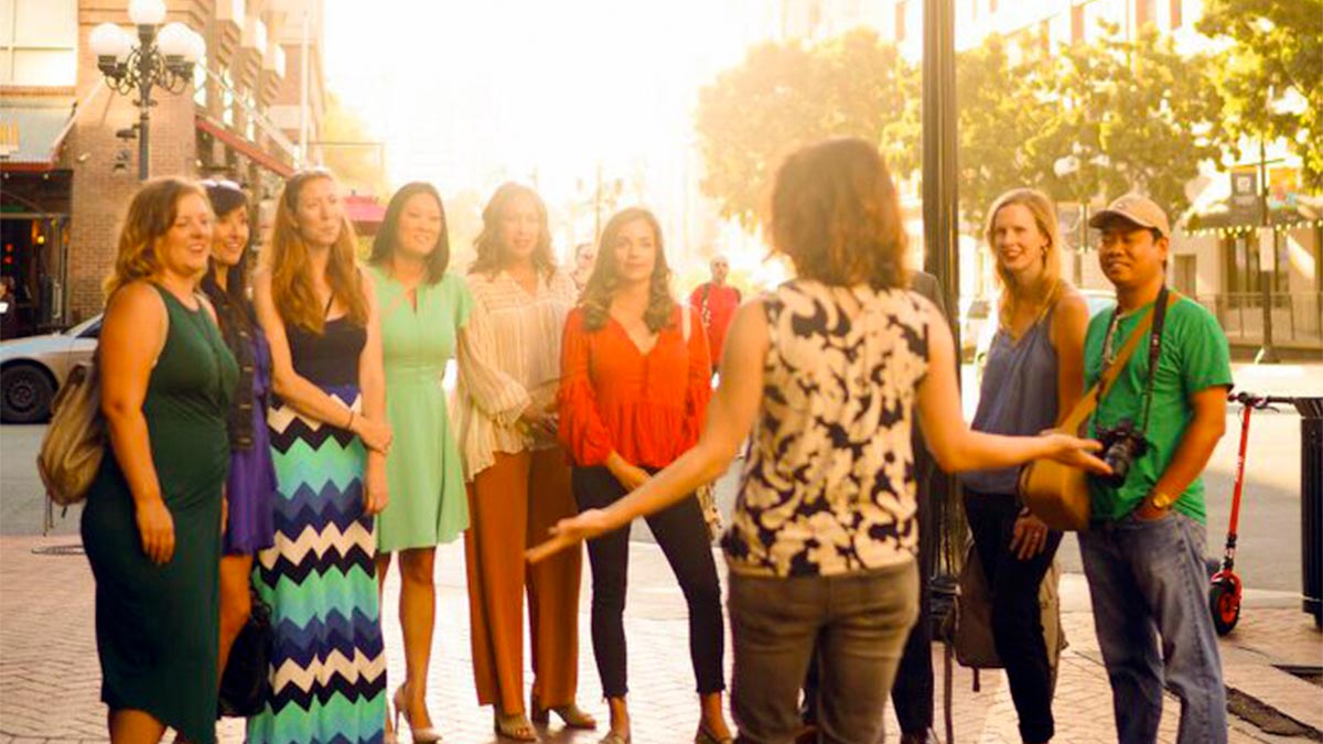 a group of people paying attention to a tourist guide 