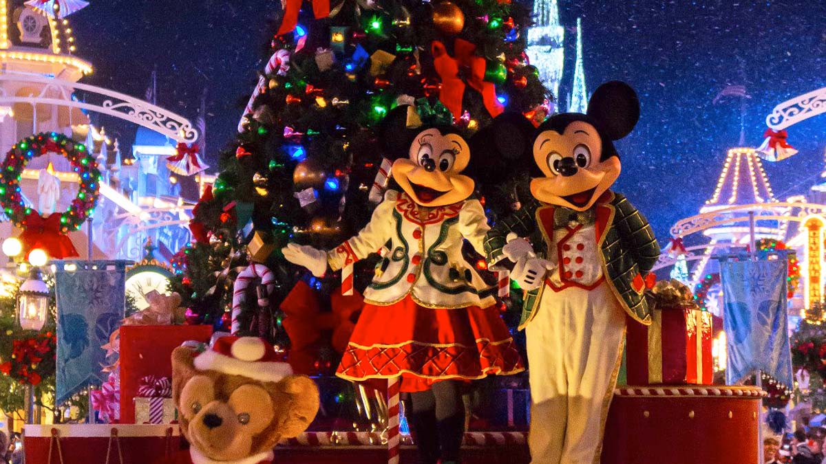 Festive Seven Dwarfs Return to Mickey's Very Merry Christmas Party