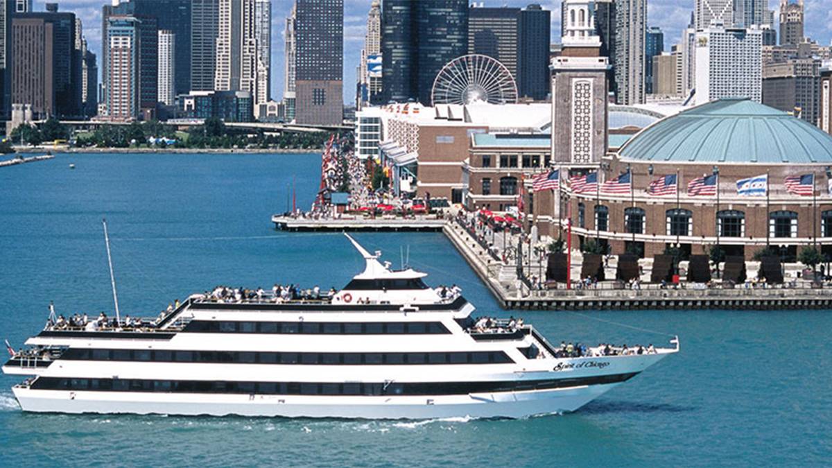 A Spirit of Chicago dinner cruise is an excellent way to spend New Year’s Eve in Chicago