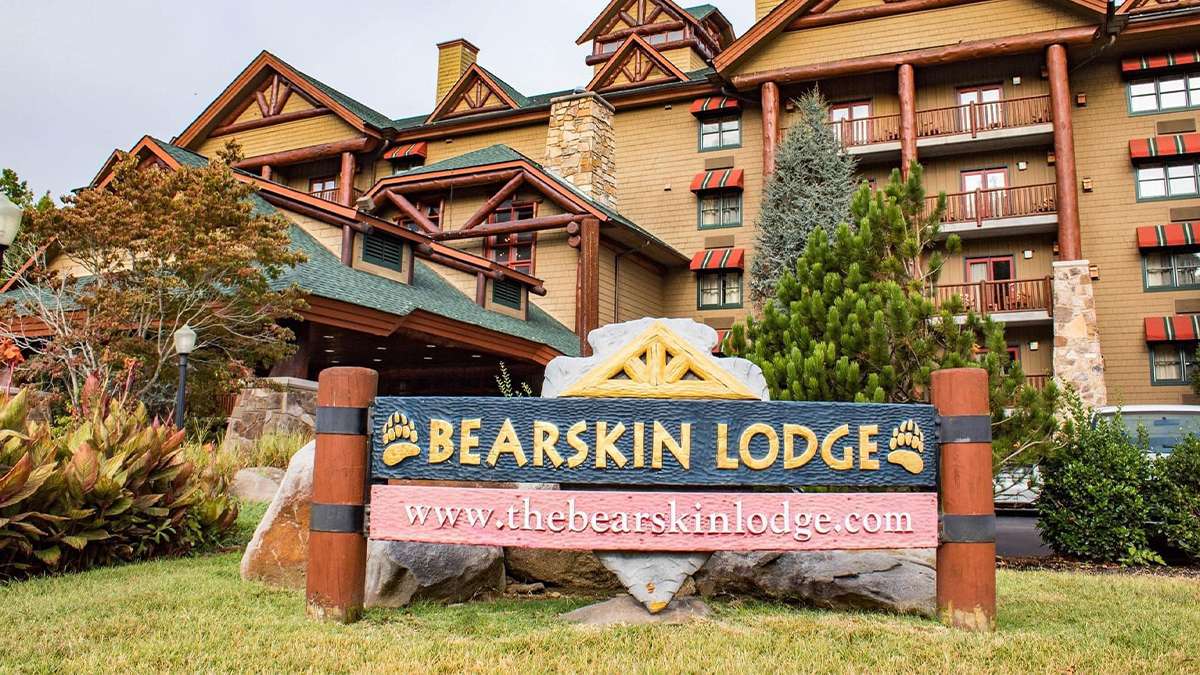 Exterior View of the front of Bearskin Lodge on The River - Gatlinburg, Tennessee, USA