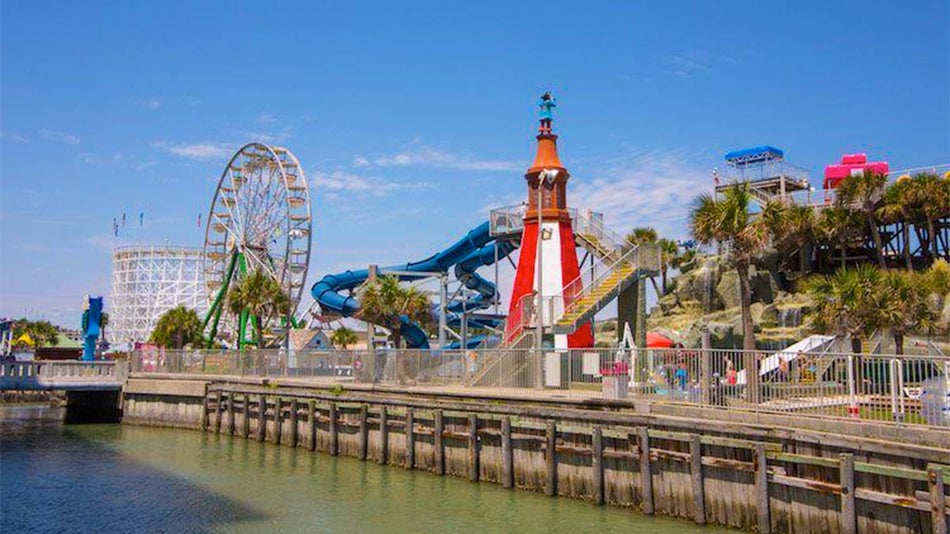 Ferris Wheel and Rides at Family Kingdom - Myrtle Beach, South Carolina, USA
