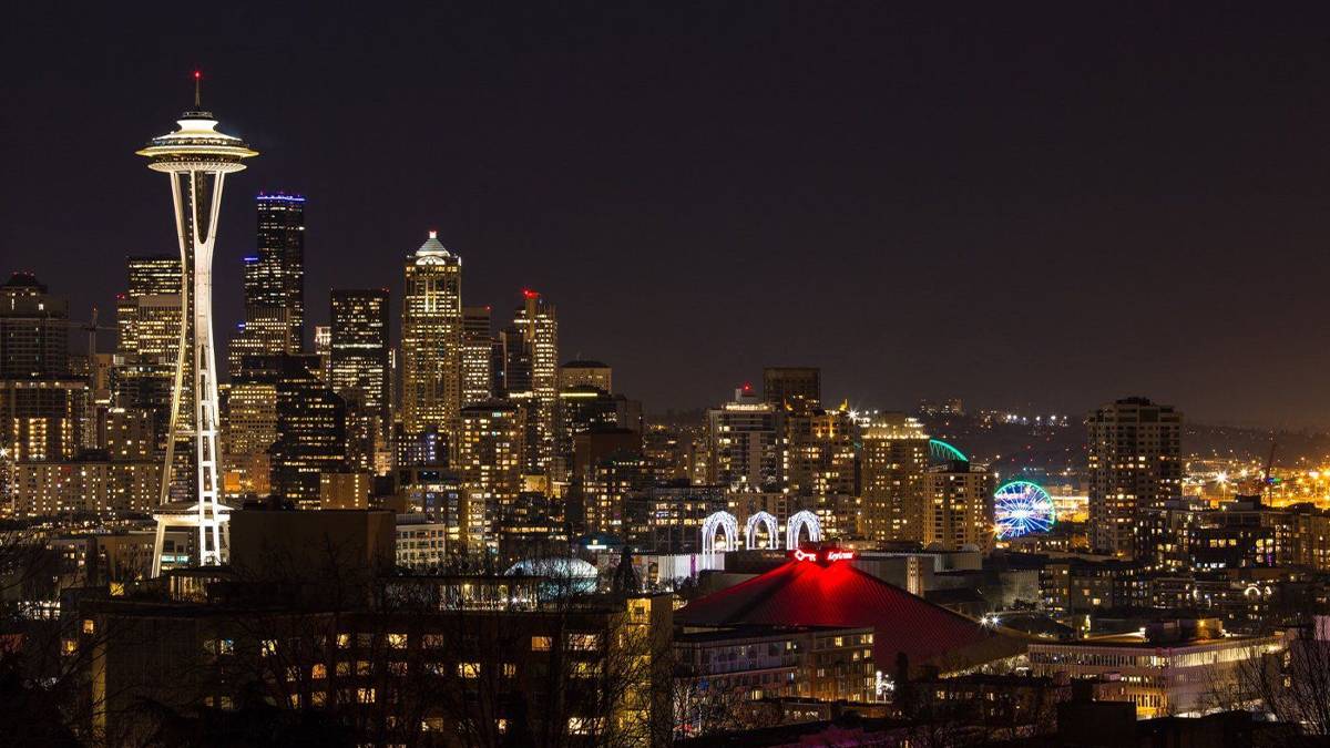 The Kerry Park shot again, at night this time. Shot about three hours after sunset under a full moon in Seattle, Washington, USA