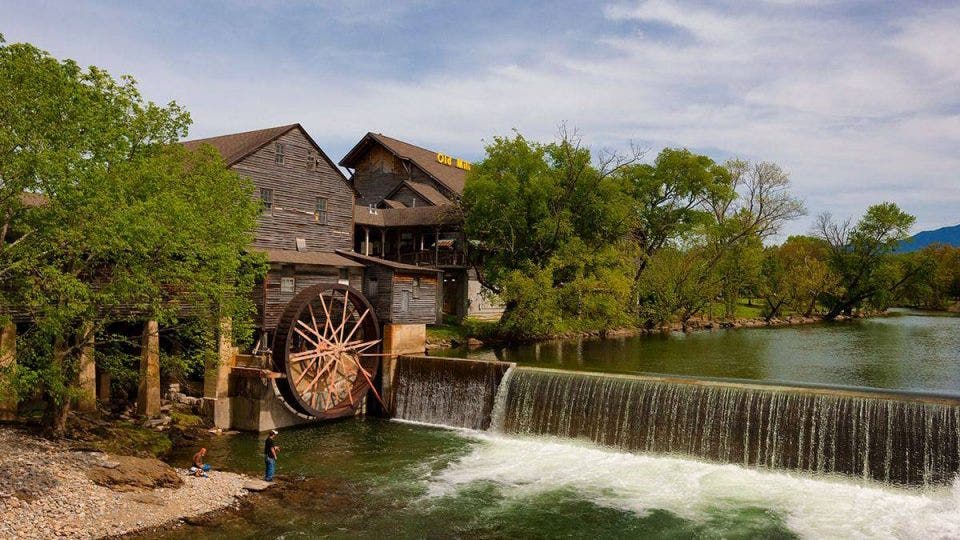 Pigeon Forge Shopping: Unveiling a Shopaholic's Paradise