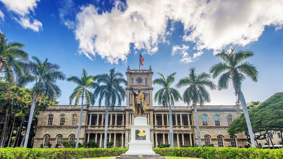 exterior of the iolani palace in oahu