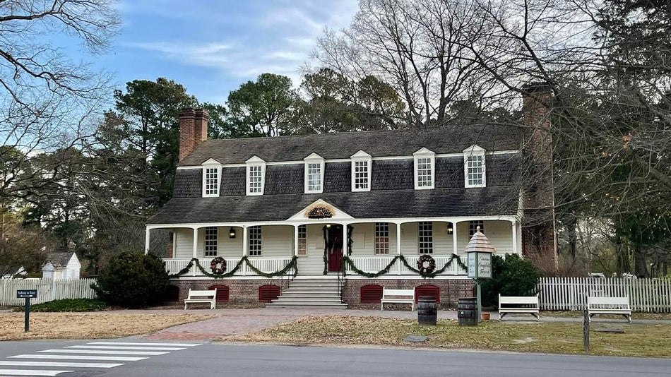 Wide shot of Christiana Campbell’s Tavern on a winter afternoon in Williamsburg, Virginia, USA