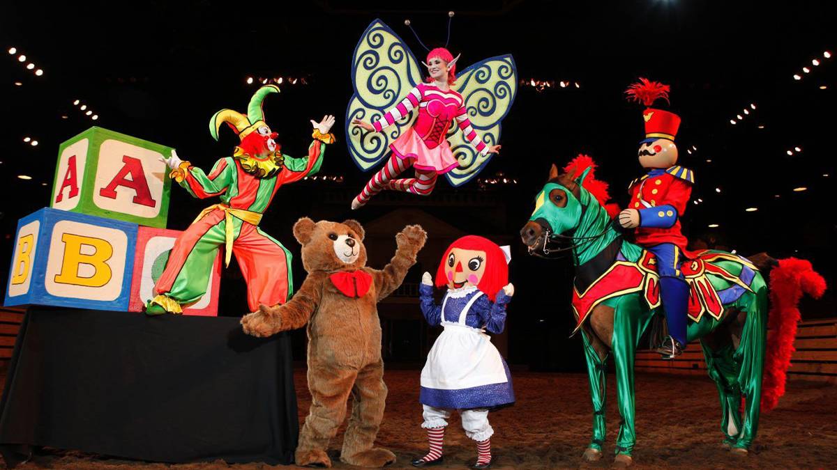 Christmas Characters at Dolly Parton's Dixie Stampede Show