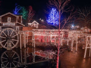 Smoky Mountains at Christmas: 13 Most Festive Things to Do