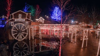 christmas lights at dollywood's grist mill