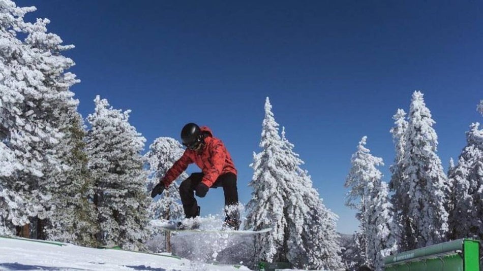 man snowboarding on San Bernardino Mountains in Big Bear Lake near Los Angeles, California, USA