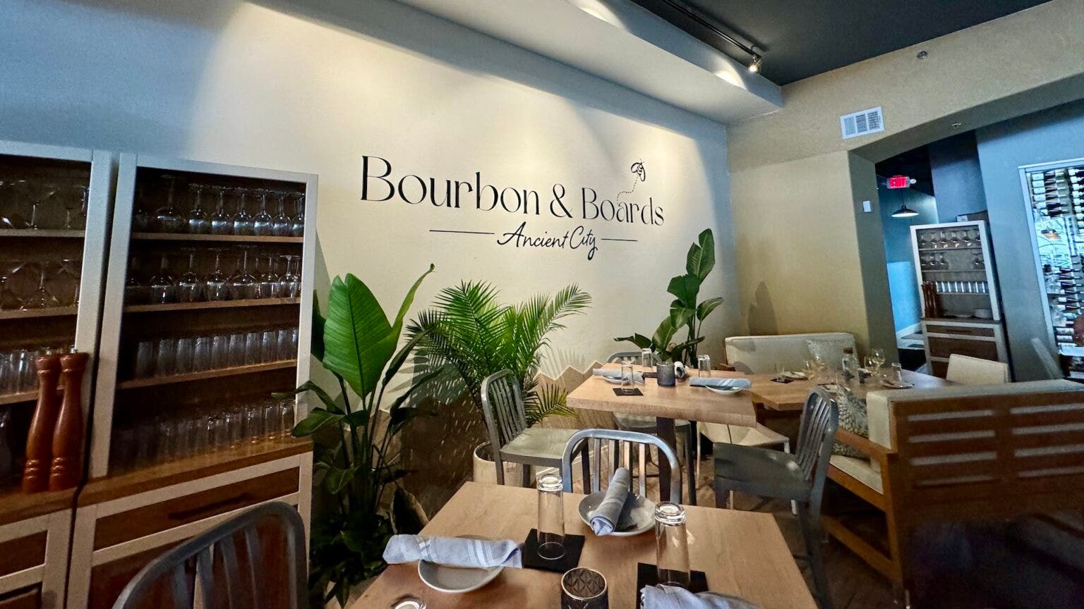 Bourbon and Boards St Augustine: Ultimate Foodie's Guide