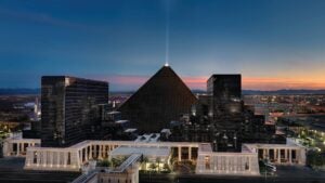 exterior of luxor hotel in las vegas