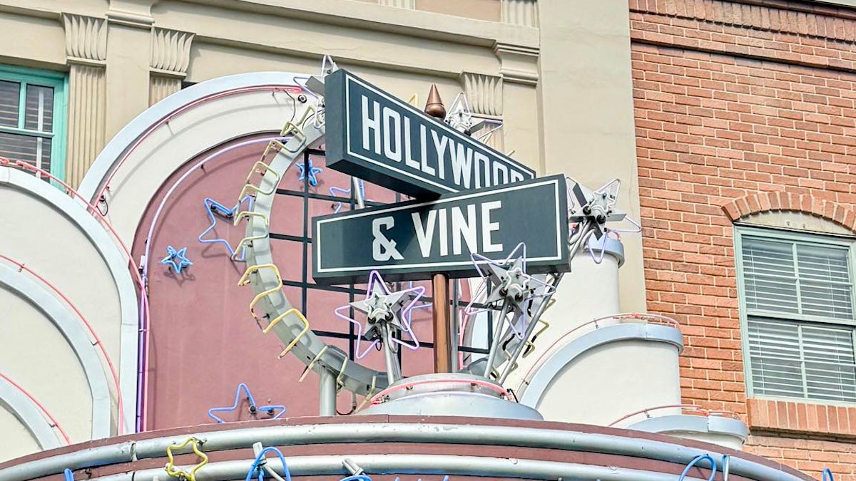 Hollywood and Vine street signs